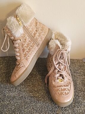 Michael Kors Blush/Tan Faux-Fur High-Top Logo Sneakers Size 5